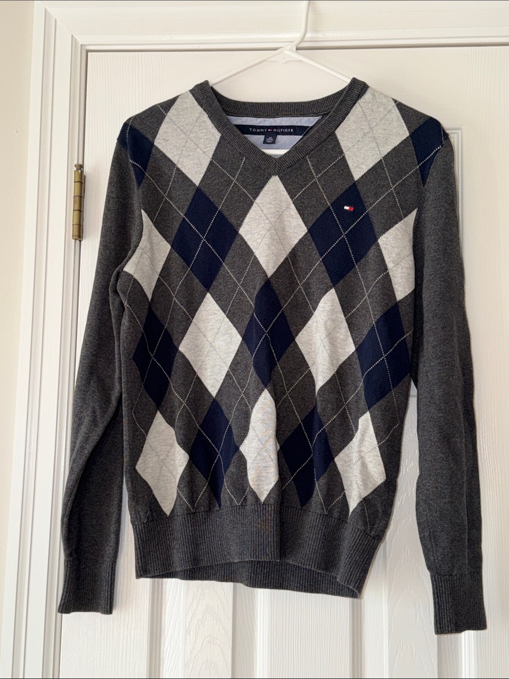 Tommy Hilfiger Men's Gray, Navy & White Argyle V-Neck Sweater